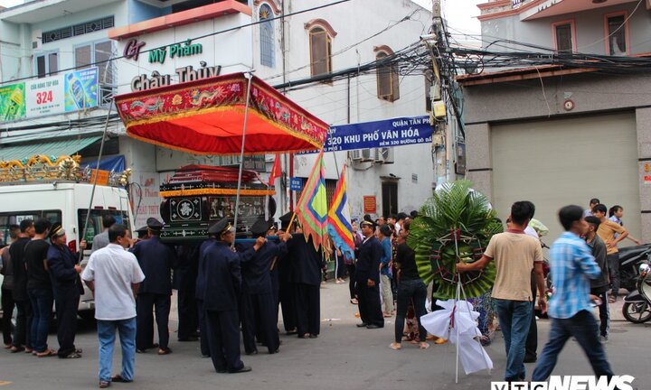 Ảnh: Xúc động lễ tang nam thanh niên chết khi truy đuổi cướp ở TP.HCM