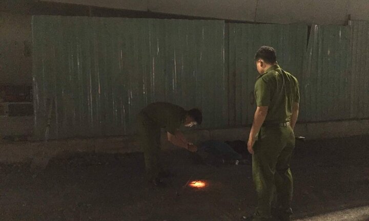 Truy tìm thân nhân người đàn ông rơi từ cầu vượt Nguyễn Kiệm, TP.HCM