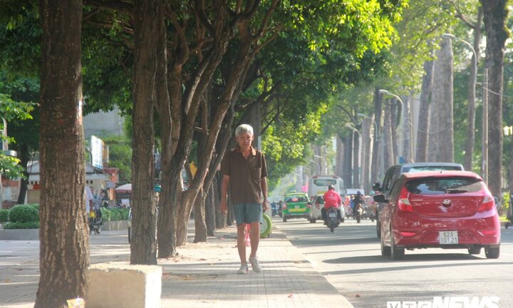 Dự thảo dành 1,5m vỉa hè cho người đi bộ ở TP.HCM có khả thi?