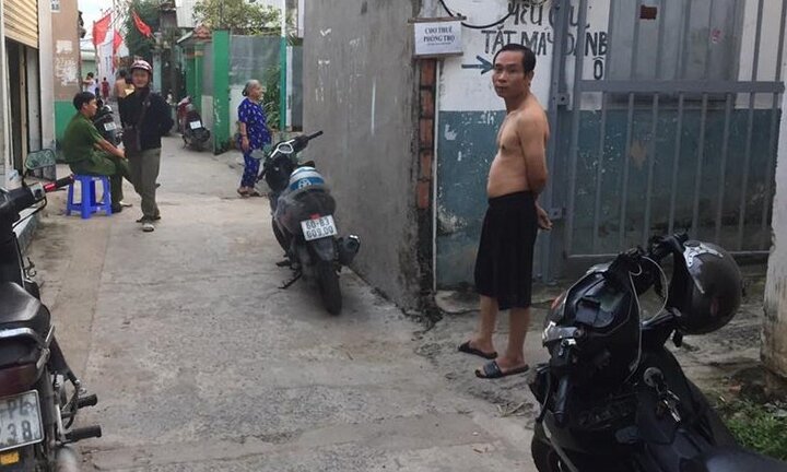 Bị phát hiện đang cắt khóa cửa nhà dân, 2 tên trộm rút dao đâm nhóm hiệp sĩ