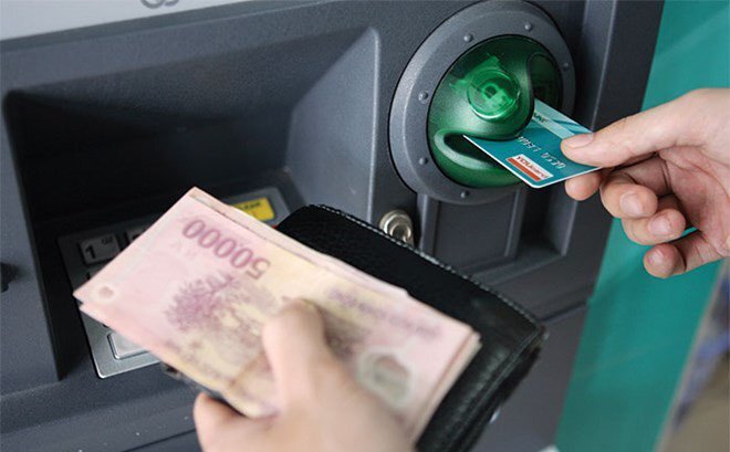 Ngân hàng Nhà nước yêu cầu giảm hạn mức rút tiền qua ATM trong khung giờ rủi ro