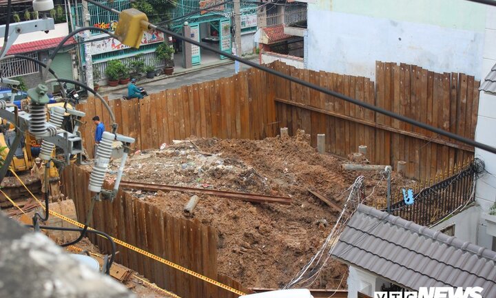 Tìm thấy bom trong công trình xây dựng giữa khu dân cư ở TP.HCM