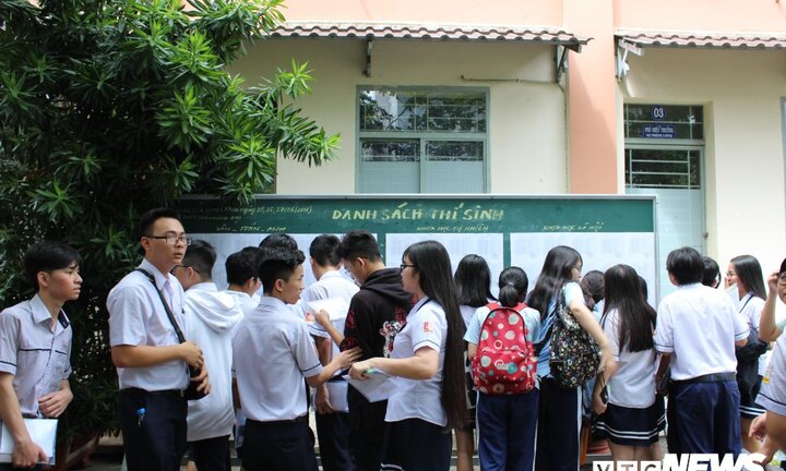 Áp thấp nhiệt đới diễn biến phức tạp, học sinh TP.HCM có thể nghỉ học