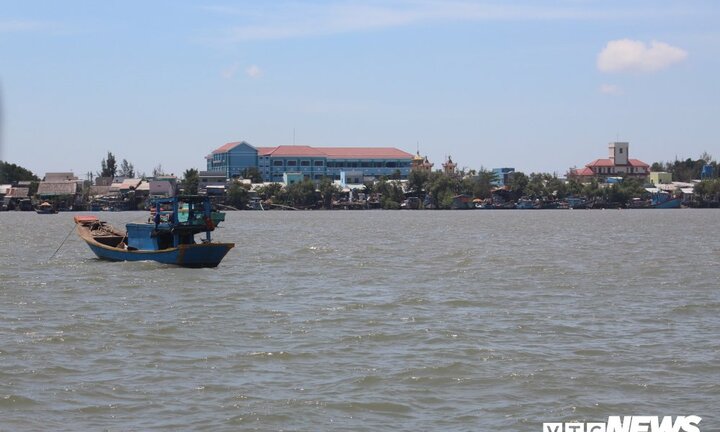 TP.HCM: Nhiều phương tiện đường thủy đưa, rước hành khách trái phép