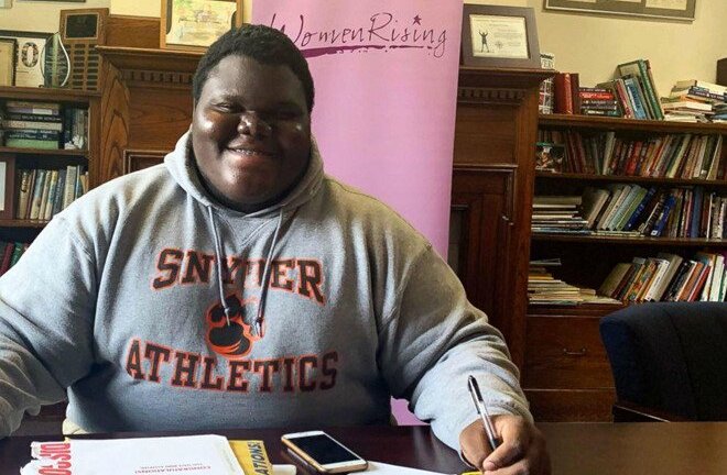 Nam sinh từng sống không nhà cửa trúng tuyển 17 trường đại học Mỹ