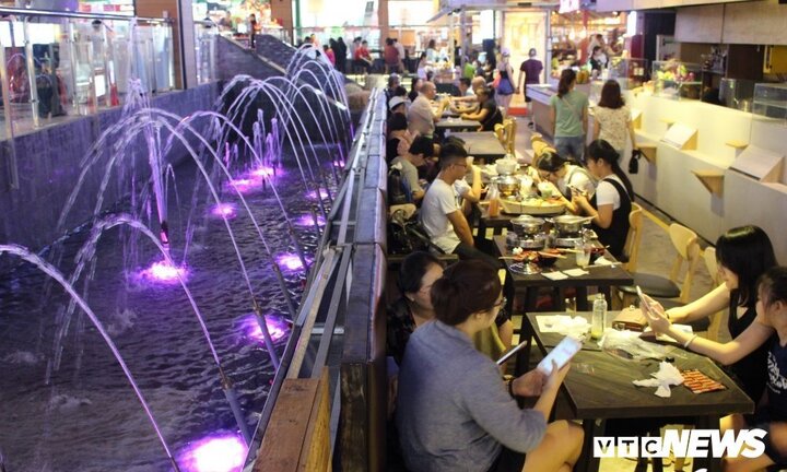 Thiên đường ẩm thực dưới lòng đất đầu tiên ở TP.HCM được hoạt động trở lại