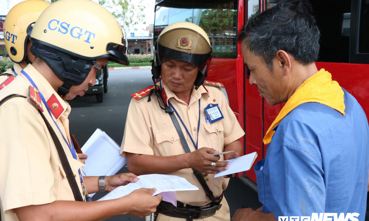 Ảnh: CSGT TP.HCM tổng lực xử lý tài xế say xỉn, sử dụng ma túy lái xe