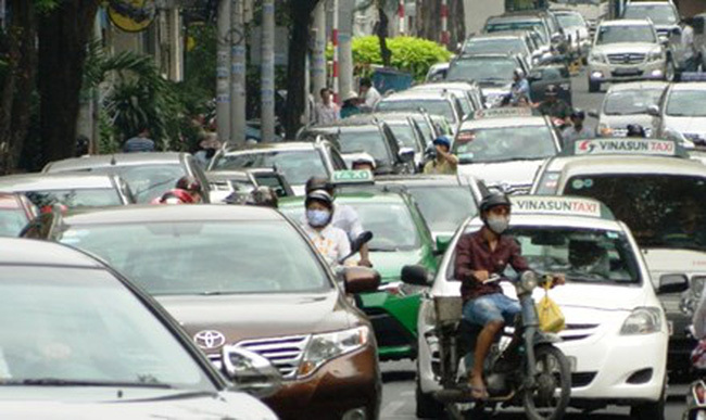 Đề xuất phương án thu phí ô tô vào trung tâm TP.HCM để giảm ùn tắc
