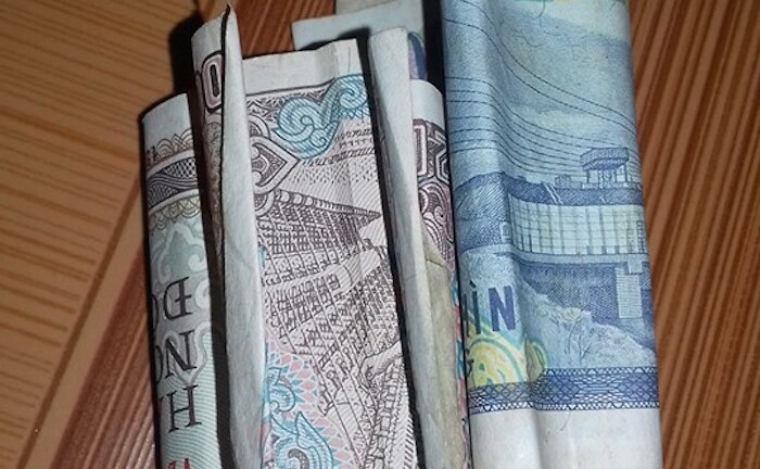 Tâm sự của nữ sinh về những đồng tiền lẻ bà ngoại chắt chiu từ tiền bán sắt vụn cho cháu đi học