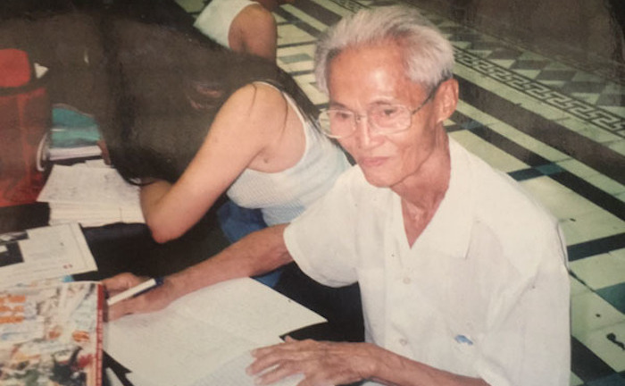 Cụ ông 89 tuổi gần 30 năm đạp xe đi viết thư thuê ở bưu điện TP.HCM