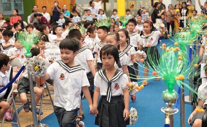 Thông điệp 'Tái chế và bảo vệ môi trường' trong lễ khai giảng của học sinh Hà thành