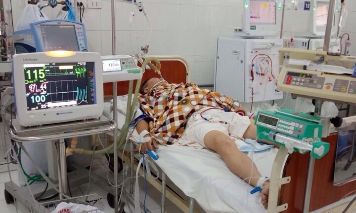 Nhiều bệnh nhân co giật, ngừng tim vì ngộ độc rượu