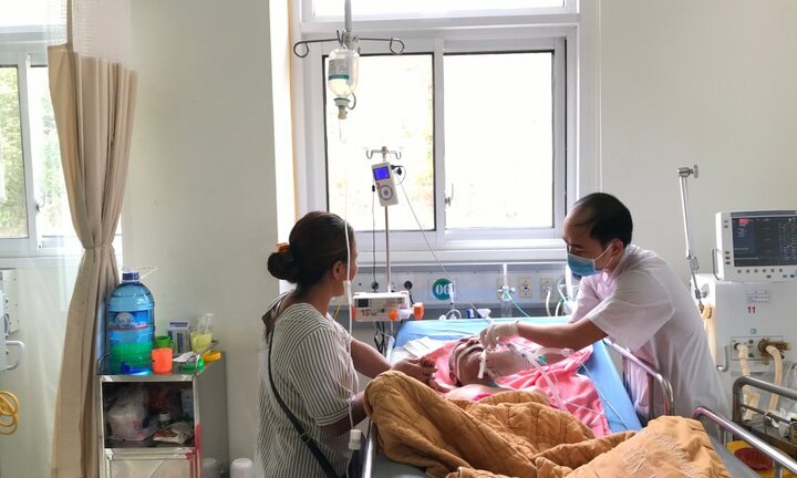Cứu sống bệnh nhân xuất huyết tiêu hóa, suy hô hấp nặng