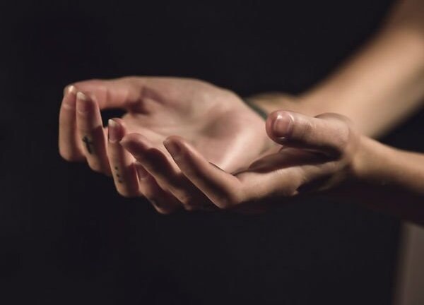 Chuyện lạ nhìn bàn tay có thể biết bị suy tuyến giáp hay không