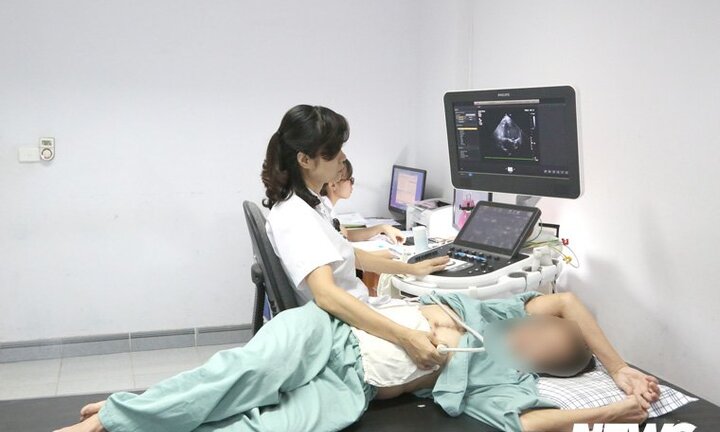 Tắc nghẽn van tim, người phụ nữ 47 tuổi 'chết đi sống lại'