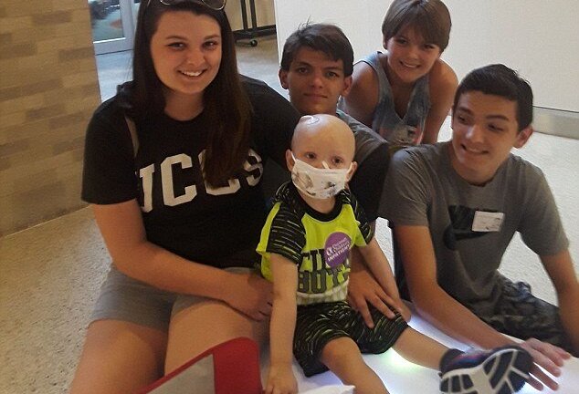 Cháu bé 2 tuổi, tập đi mãi không vững vì bệnh ung thư não hiếm gặp