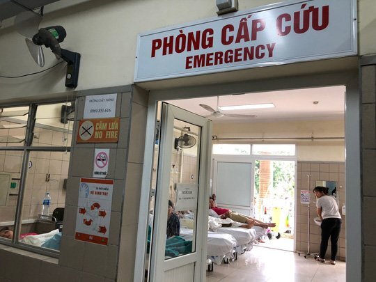 Ngày hít 30 quả bóng cười, thanh niên nhập viện khẩn cấp