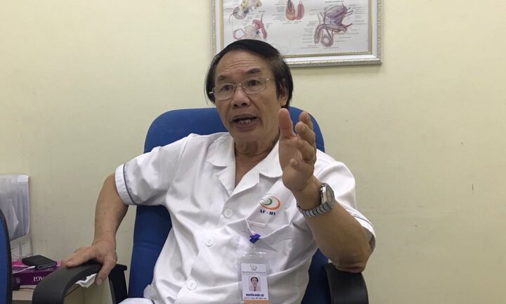 Chiều vợ hay ghen, liên tục đòi 'yêu' vắt kiệt sức già, cụ ông 70 tuổi nhập viện trong bất an hoảng hốt