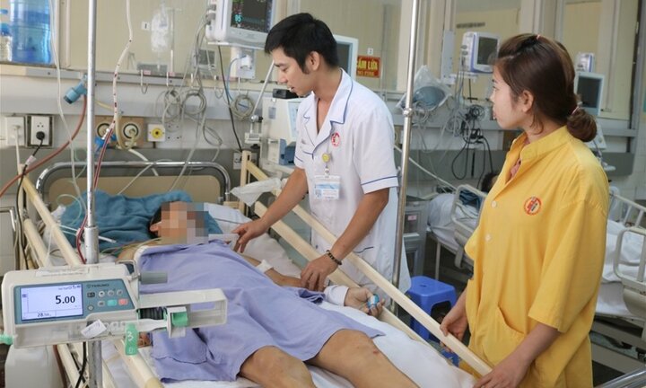 Truyền 12 đơn vị máu cứu người đàn ông nguy kịch sau tai nạn ở Quảng Ninh
