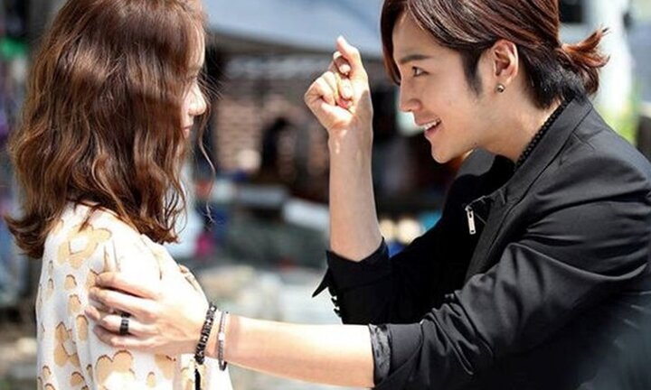 Nghe giám đốc đại gia 'rót mật', gái xinh mất sạch cả tiền lẫn tình