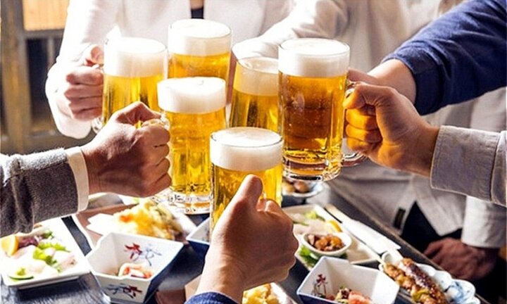 Đàn ông thích khề khà bia rượu, chén chú chén anh, coi chừng 'con giống' dị dạng