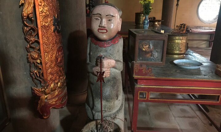 Hai chiếc lông trâu trắng và huyền bí quanh đền thờ 'đứa con thần nước' Yết Kiêu