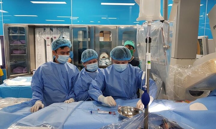 Ba bệnh nhi bị tim mạch bẩm sinh được cứu sống