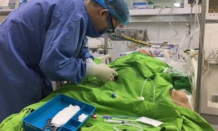 Gần 80 phút căng thẳng cứu người đàn ông ngừng tuần hoàn