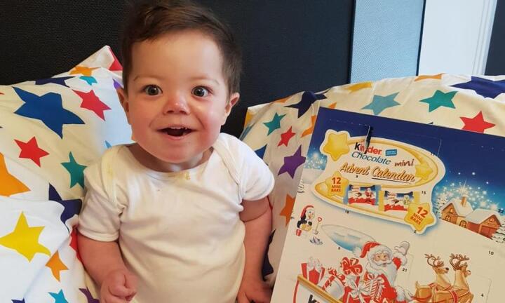 Ngừng tim 25 lần một ngày, bé trai sống sót kỳ diệu