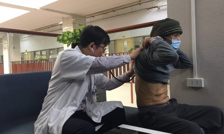 Cứu sống người đàn ông hóc xương, ho mỗi lần ra hàng trăm ml máu