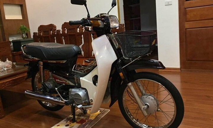Honda Dream Thái đời 1995 được rao bán 450 triệu đồng