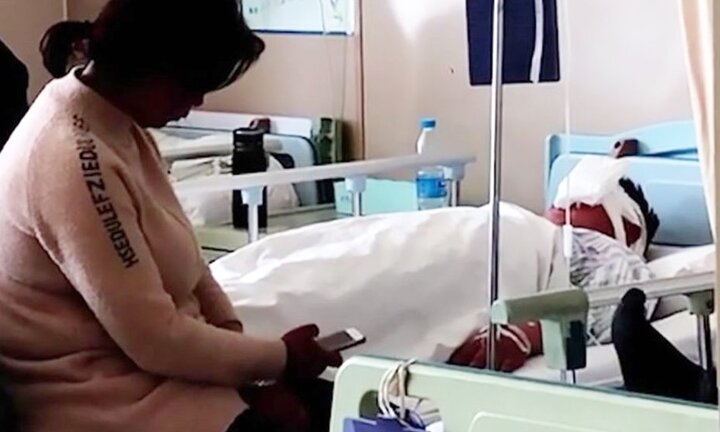 Nam thanh niên say rượu, ngã lòi con ngươi mà không biết