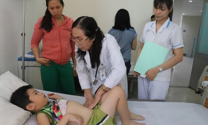 61 học sinh tiểu học TP.HCM nhập viện nghi ngộ độc thực phẩm