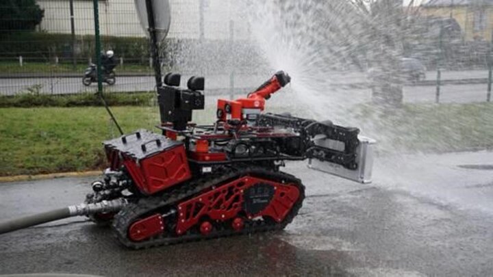 Máy bay không người lái, robot cứu hoả dập đám cháy tại Nhà thờ Đức Bà ra sao?