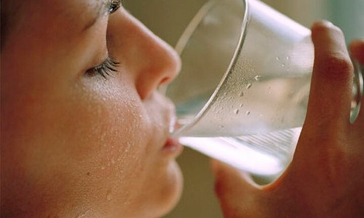 Dừng ngay những việc này khi vừa ở ngoài trời nắng về nếu không muốn mất mạng