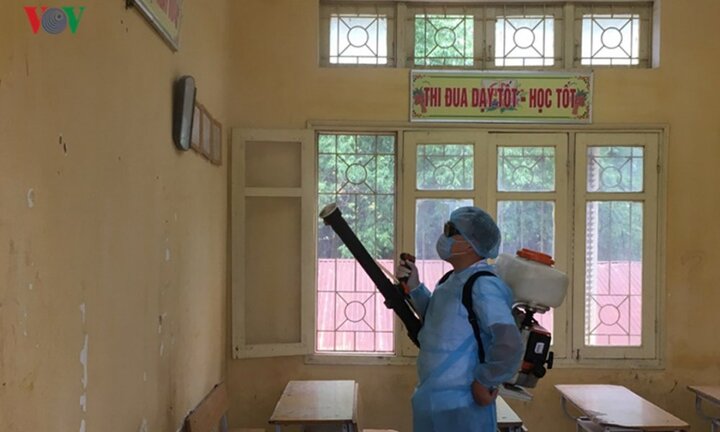 Hàng trăm giáo viên, học sinh trường dân tộc nội trú bị ốm bất thường