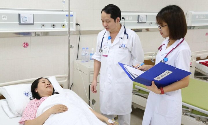 Cứu sống sản phụ lên cơn co giật, ngưng tim ngay trên bàn mổ