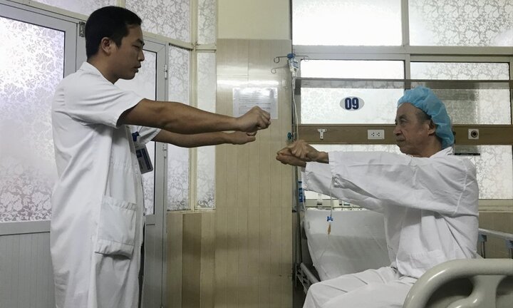Bệnh nhân Parkinson phục hồi nhanh sau khi được 'kích thích não sâu'