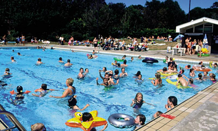 Trung bình mỗi bể bơi công cộng có tới 60 lít nước tiểu