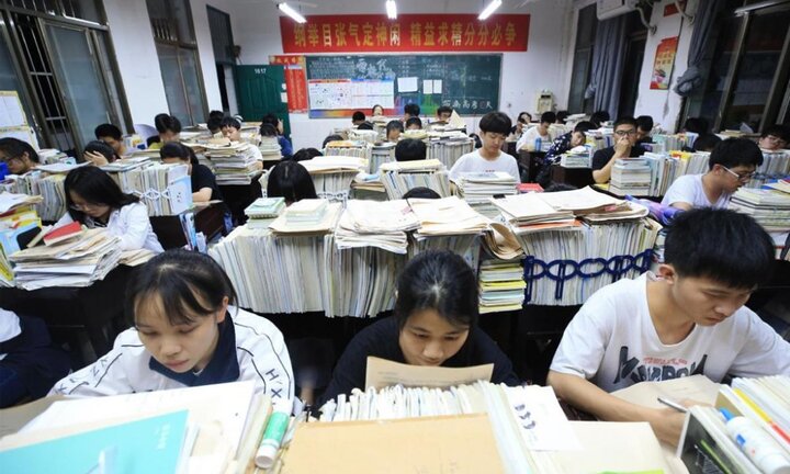 Ảnh: Nhìn lại mùa thi đại học khốc liệt của 10 triệu sĩ tử Trung Quốc