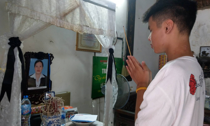 Gia đình nữ công nhân môi trường bị 'xe điên' tông chết nhận tiền ủng hộ từ độc giả báo VTC News