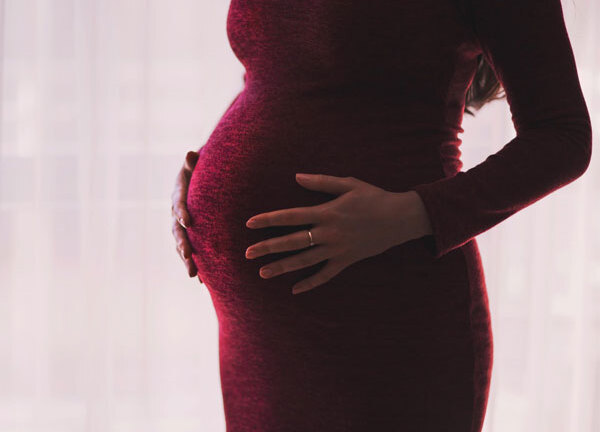 Phụ nữ uống nhiều coffee, ăn nhiều đường sẽ khó thụ thai?