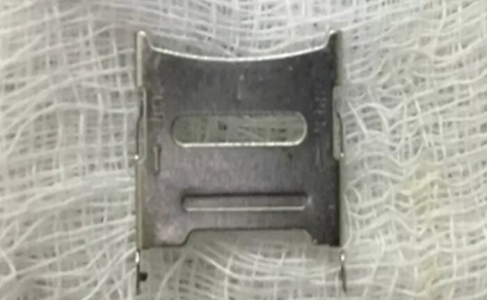 Bé gái 2 tuổi ở Hà Nội nuốt nguyên khay sim điện thoại