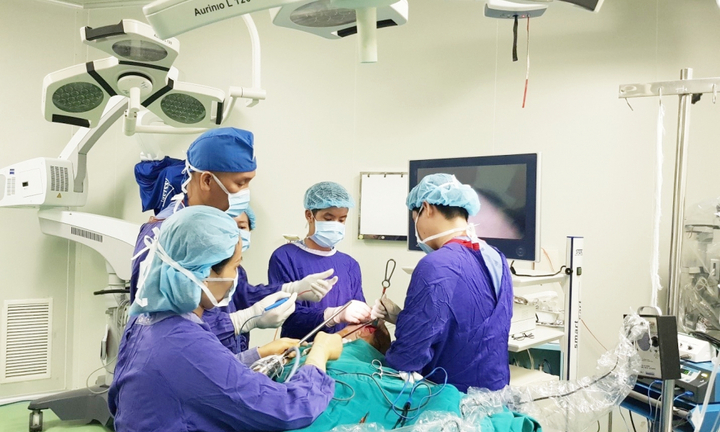 Cắt bỏ 6,5kg mỡ thừa cho người phụ nữ ở Hà Nội