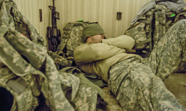 Phương pháp giúp bạn chìm vào giấc ngủ chỉ sau 2 phút của lính Mỹ