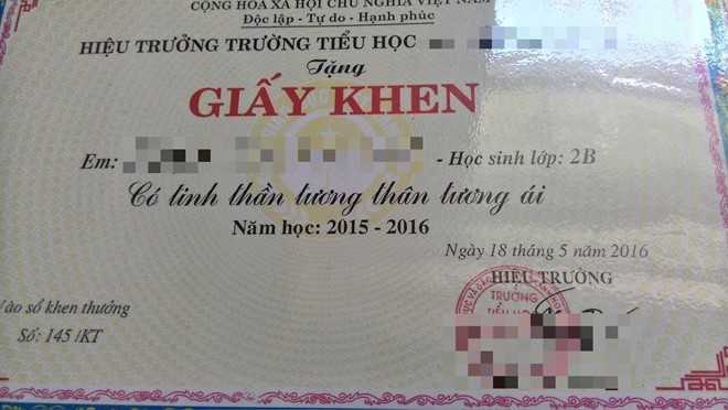 Giấy khen mỗi trường một kiểu khiến phụ huynh cười ra nước mắt