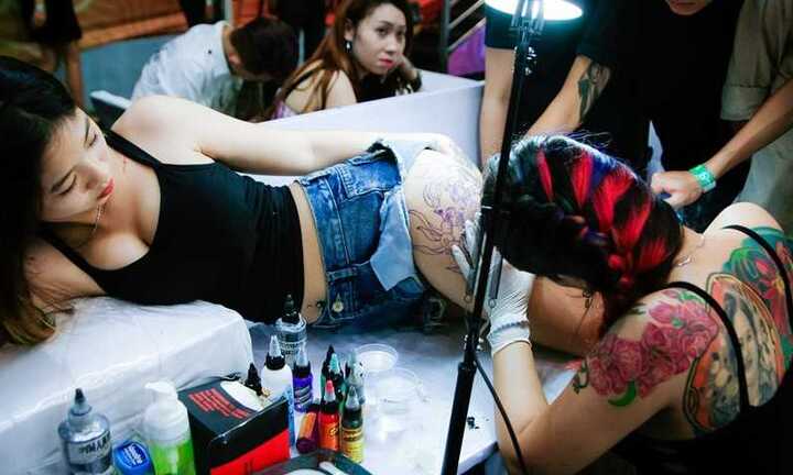 Thiếu nữ Hà thành khoe hình xăm đẹp tại lễ hội xăm hình nghệ thuật Quốc tế 2016