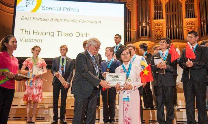 Việt Nam đoạt 2 Huy chương Vàng Olympic Vật lý quốc tế 2016