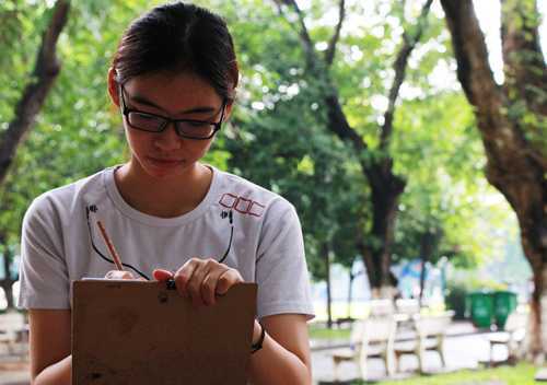 Nữ sinh Sài Gòn xinh xắn được điểm 10 môn Vẽ