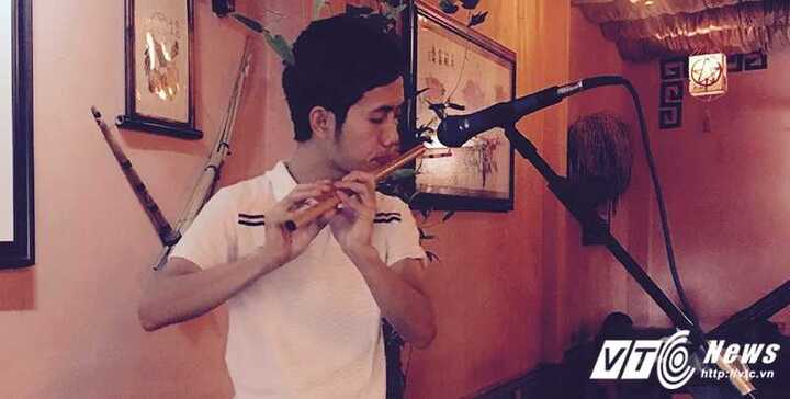 Chàng trai 9X tài năng ‘cover’ nhạc trẻ bằng sáo trúc